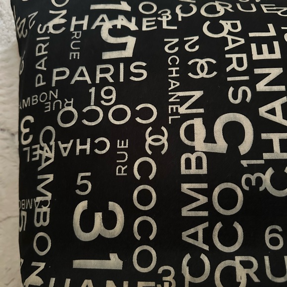 - - Chanel large tote bag with mini tote inside - Picture 2 of 16